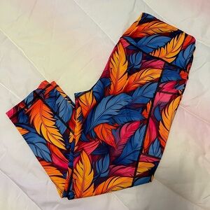 EUC CVG Feathers Capris - Medium